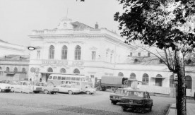 "Dworzec w Przemyślu", od strony miasta, 1984. Fot. J. Szeliga...